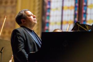 Олексій Ботвінов: "Наше ТБ вилучило з "меню" класику, — і це призвело до здичавіння"