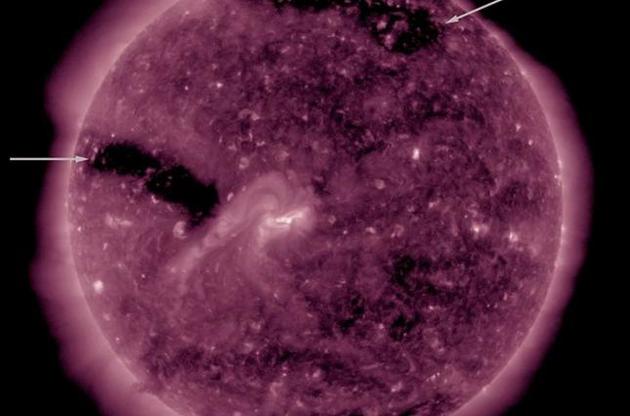 Вчені зафіксували появу корональних дір на Сонці