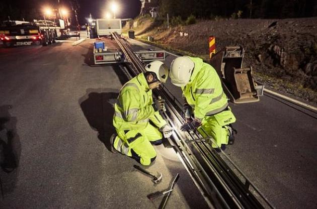 В Швеции открылась дорога, которая заряжает электромобили