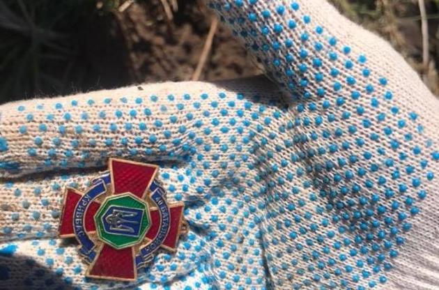 На місці поховання речдоків знайдено близько ста фрагментів обмундирування