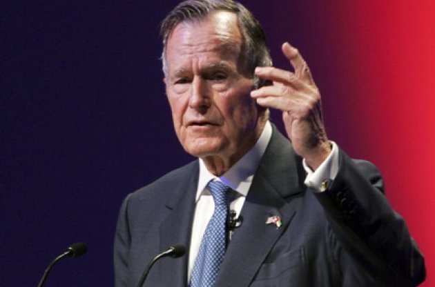Джордж Буш-старший потрапив до реанімації