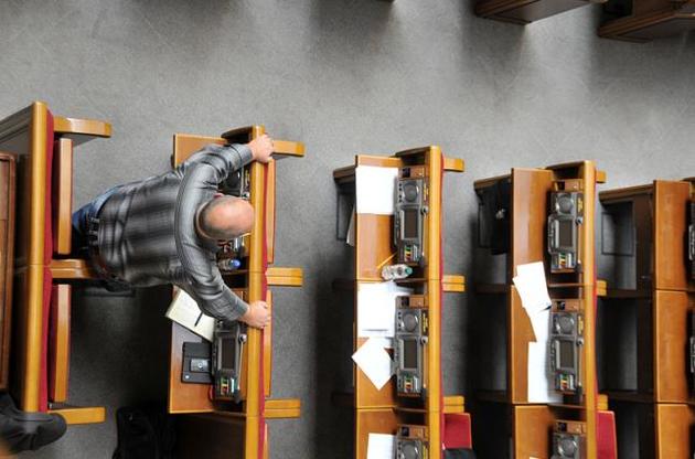 Депутатам залишилося менше 300 правок до законопроекту про антикорупційний суд