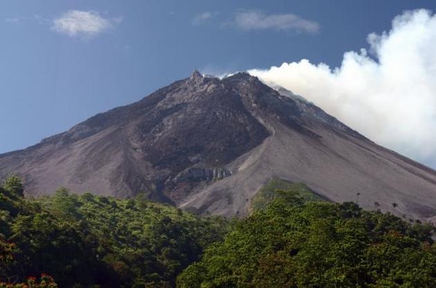 В МИД напомнили украинцам в Индонезии об осторожности в связи с извержение вулкана