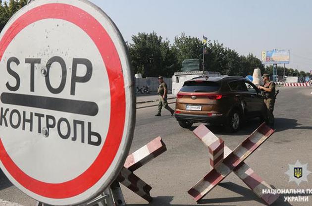 С начала года полиция пресекла 80 попыток перевоза оружия и боеприпасов через КПВВ в Донбассе