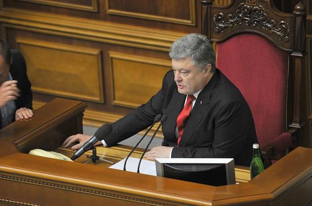 Порошенко не исключил обращения в Конституционный суд для отмены закона об Антикоррупционном