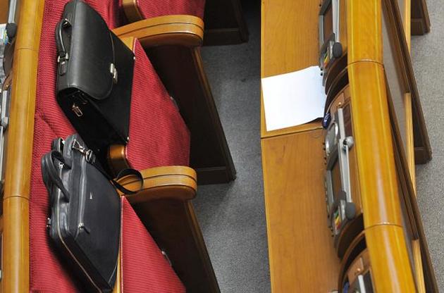 В мае хуже всего ходили на работу депутаты из "Воли народа" и "Видродження"