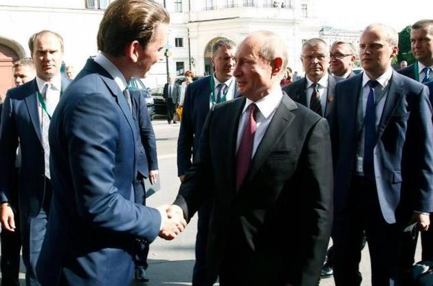 После встречи с Путиным Курц пообещал поддерживать санкции ЕС против России