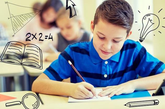 Чим рідше батьки перевіряють виконання домашніх завдань, тим краще результати навчання дитини — дослідження