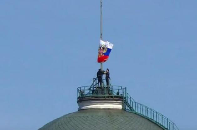 Кадри невдалого підняття прапора потрапили у пряму телетрансляцію