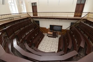 Будут ли вскрыты университетские консервные банки?