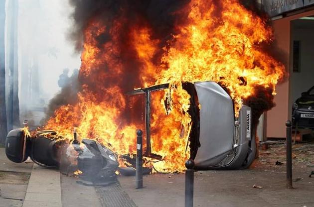 Демонстрация профсоюзов в Париже в очередной раз завершилась арестами и применением водометов