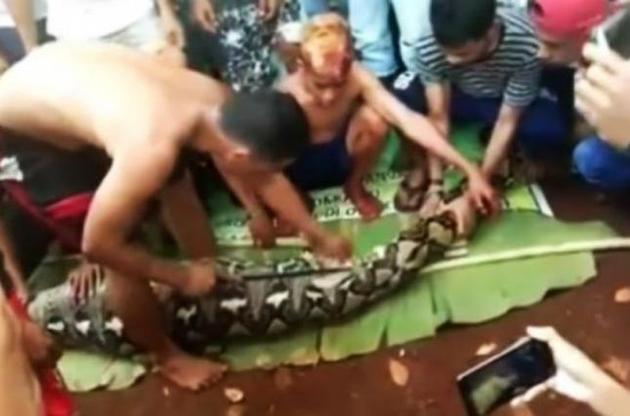 Селяни витягли з черева пітона тіло жінки