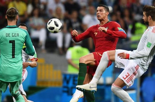 Іспанія і Португалія не без проблем вийшли з групи