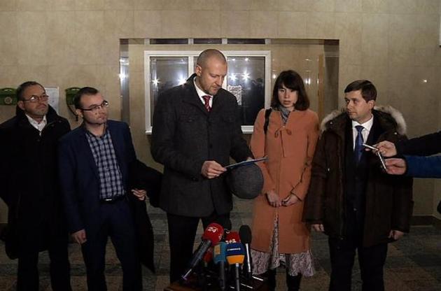 Кампания против Яценюка разрушила рейтинг как экс-премьера, так и вообще &quot;Народного фронта&quot;, заявили народные депутаты