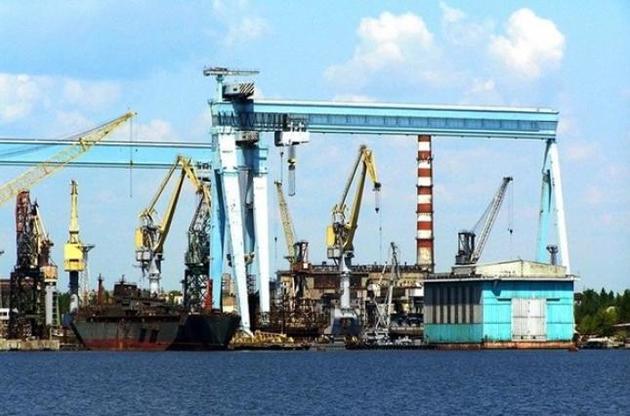 Миколаївський суднобудівельний завод почав погашати мільйонні борги із зарплати