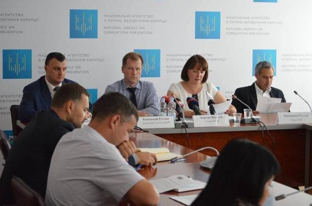 НАПК заявило о полном завершении проверки деклараций Порошенко и Зубко