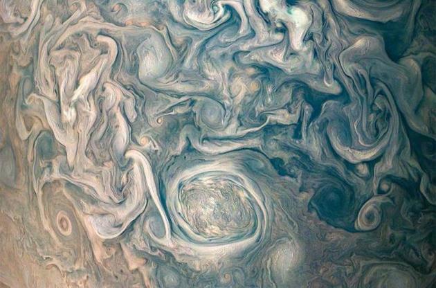 "Юнона" передала на Землю новый снимок поверхности Юпитера