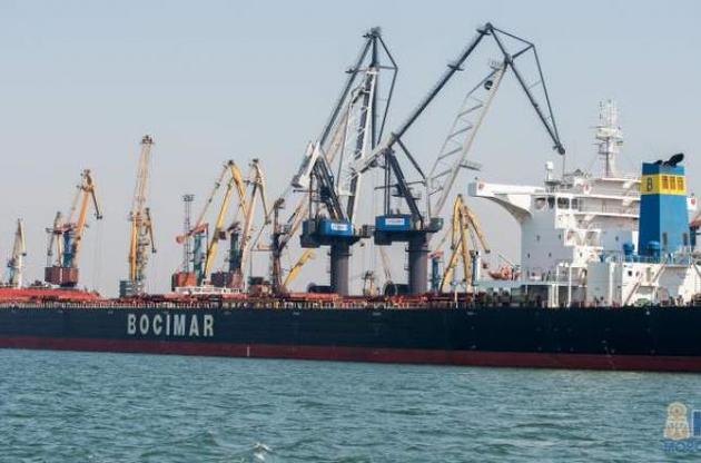НАБУ проводить обшуки в порту, що займається перевалкою вантажів Ахметова