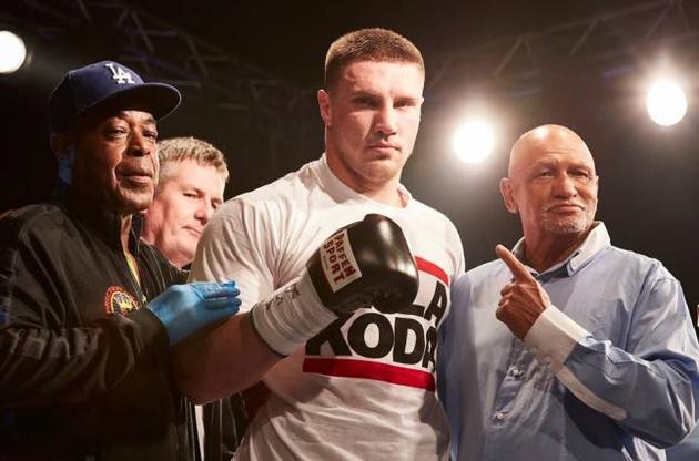 Сиренко уничтожил соперника в первом раунде