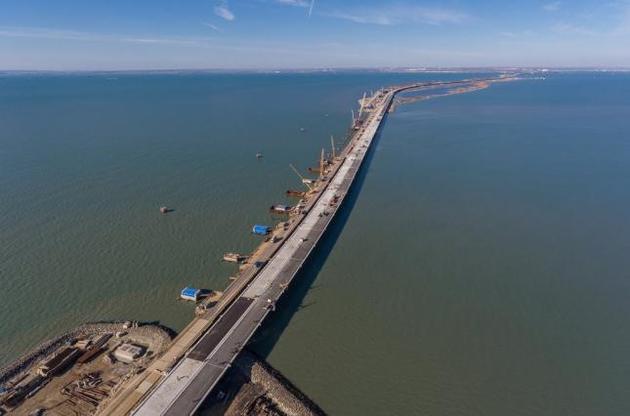 В анексованому Криму відкрили рух по шляхопроводу до Керченського мосту