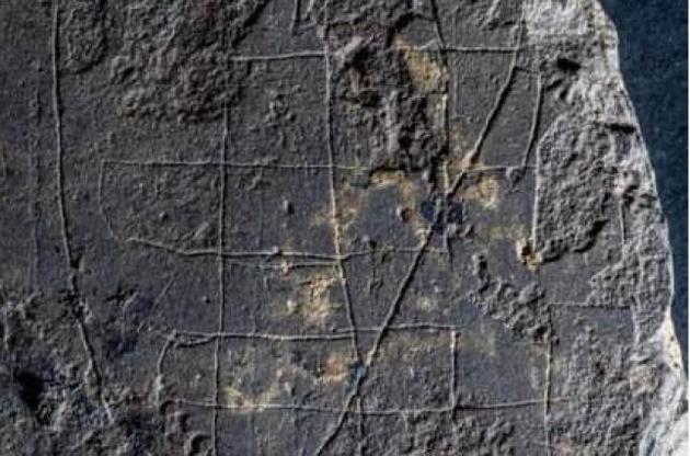 Археологи обнаружили в Шотландии средневековую доску для "шахмат викингов"