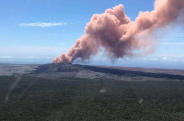 На Гавайях в ходе извержения вулкана Килауэа пепел поднялся на высоту в 9 километров