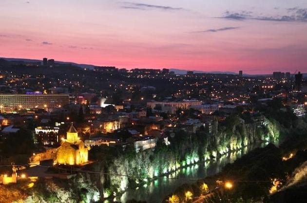 Для поїздки в Грузію буде достатньо внутрішніх паспортів у вигляді ID-карток. Ведуть переговори