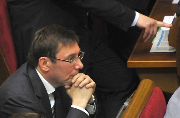 Луценко не уверен, что все пять представлений на депутатов дойдут до Рады