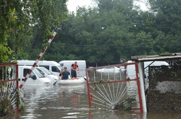 Непогода в Украине: обесточены более 130 населенных пунктов, подтоплены дома в четырех областях