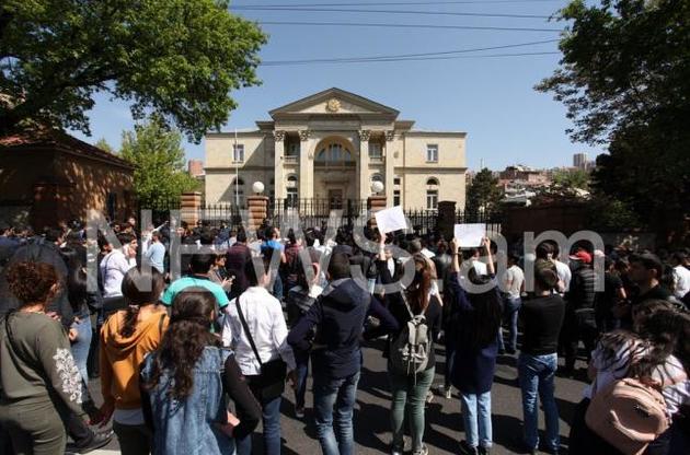 Протестные настроения в Армении обуславливаются тяжелой социально-экономической ситуацией – обозреватель