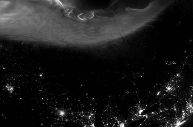 NASA показало снимок северного сияния в черно-белом цвете