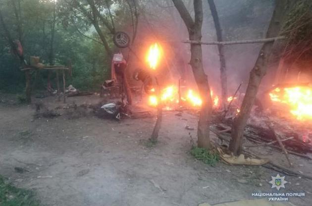На окраине Львова неизвестные напали на лагерь ромов, есть раненые и погибший