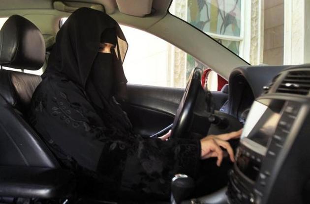У Саудівській Аравії жінки вперше сіли за кермо офіційно