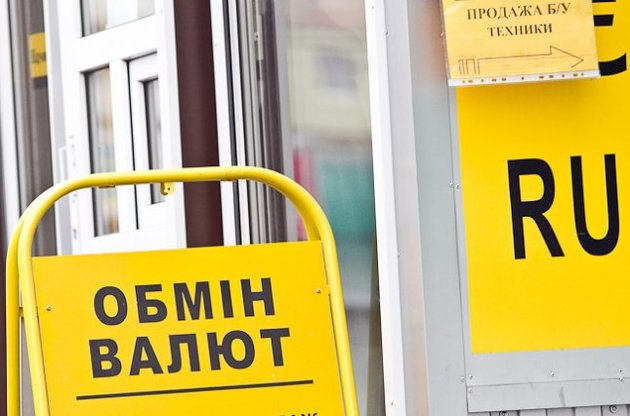 Украинцы в апреле продали валюты на 235 млн долларов больше, чем купили