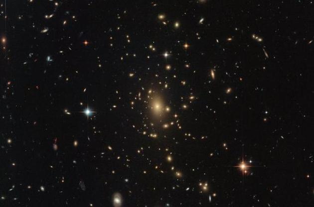"Хаббл" зробив знімок галактик раннього Всесвіту