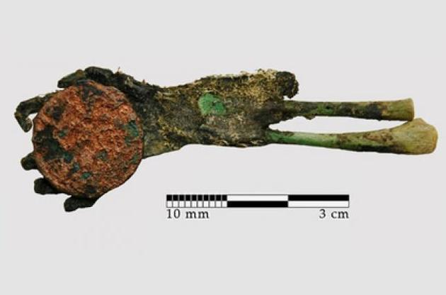 Ученые обнаружили загадочно позеленевшую мумифицированную руку младенца