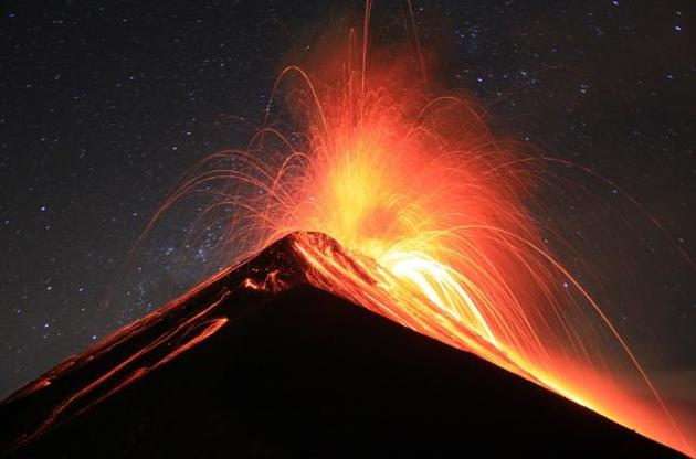 Шість людей зникли або загинули під час виверження вулкана в Гватемалі