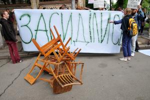 Лохів стає менше