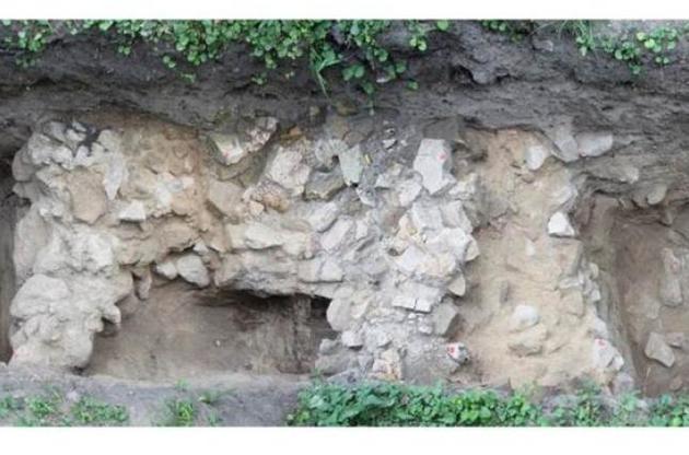 В Киево-Печерской Лавре нашли развалины древней крепостной стены