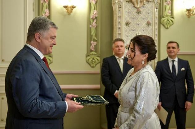 Порошенко запропонував послу Марокко скасувати візи для українців