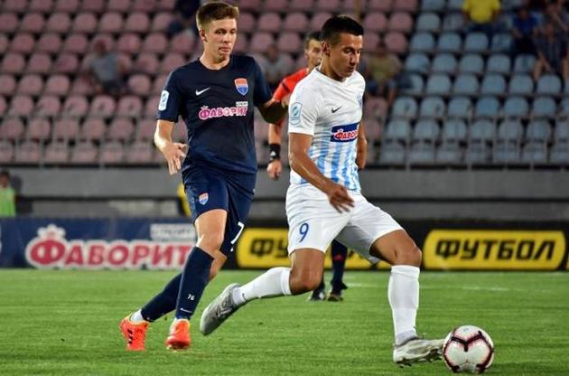 Дмитро Хльобас (праворуч) перейшов у "Десну" з "Динамо"