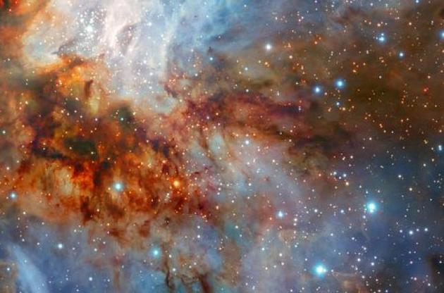 Скопление располагается на расстоянии 5500 световых лет от Земли