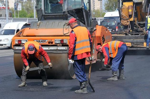 На Днепропетровщине чиновники присвоили миллионы на ремонте дорог