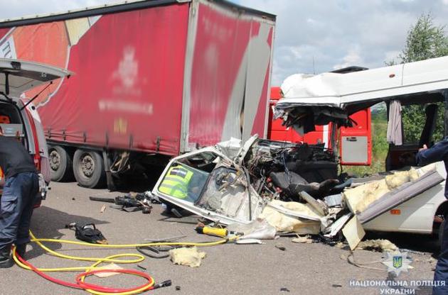 Эксперты считают, что причиной аварии могли стать проблемы с тормозами маршрутки