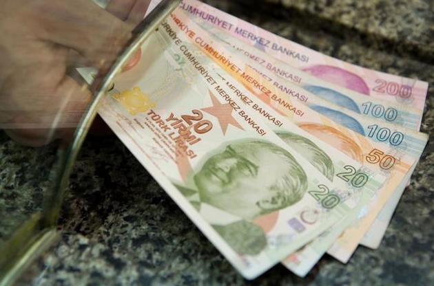 Турецька ліра рекордно обвалилася до долара США