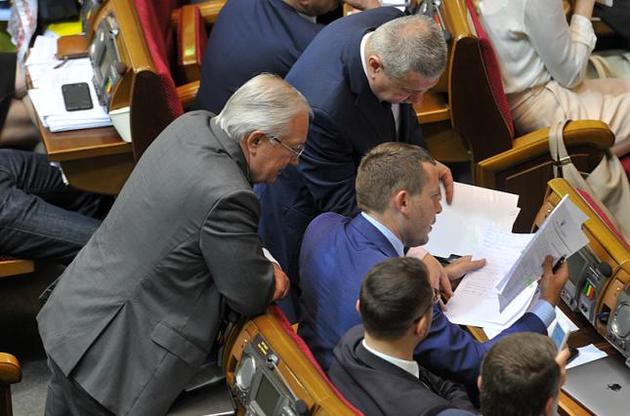 Коалиция принимает законы с помощью голосов внефракционных, фракций Ляшко и "Самопомочи"