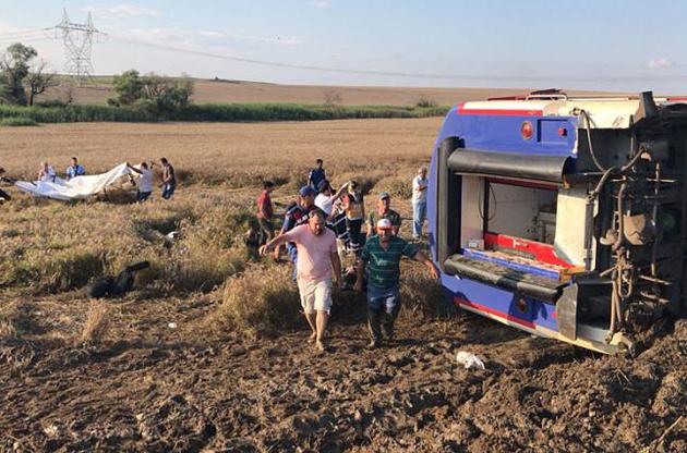 В Турции перевернулся поезд: десять человек погибли, более 70 получили ранения