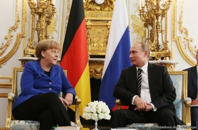 У Кремлі пояснили, чому Меркель і Путін не дадуть брифінг за підсумками спільної зустрічі