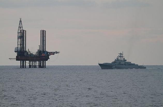 Російські кораблі біля захоплених вишок &laquo;Чорноморнафтогазу&raquo;
