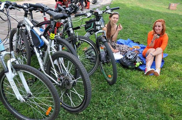 Дві третини українців відчувають себе щасливими